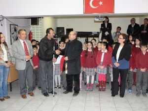 Minikler Mavi Kapak Toplayıp Görme Engelliler İçin 30 Baston Aldılar