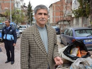 Evin Bahçesinden İki Kamyon Çöp Çıktı