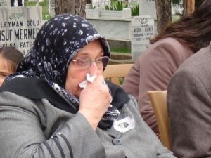 Erzincan’da Polis Şehitlerine Karanfil
