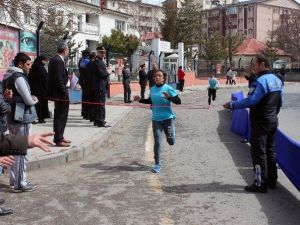 Polis Abileri İçin Koştular