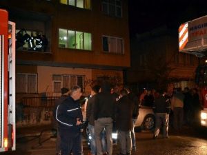 3 Katlı Binada Çıkan Yangın Korkuttu
