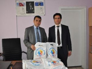 Gönüllüler Derneğinden "Bir Kitap Bin Gülücük Projesi’’ne Destek