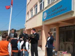 Niksar’da Bin Öğrenciye Giysi Yardımı Yapıldı