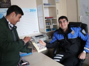 Gençler, Polis Haftasını Kutladı