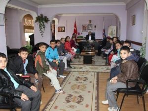 Öğrenciler, Başkan Çalışkan’dan Çocuk Tiyatro Oyunu İstedi