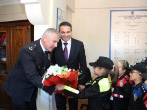 Öğrenciler Polis Kıyafetleriyle Emniyeti Ziyaret Ettiler