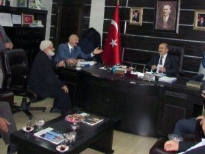 Başkan Gümrükçüoğlu, Araklı’da Muhtar Ve Vatandaşları Dinledi