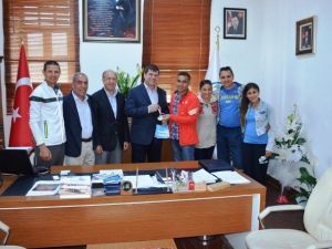 Başkan Arslan’a Milli Maratonculardan Ziyaret