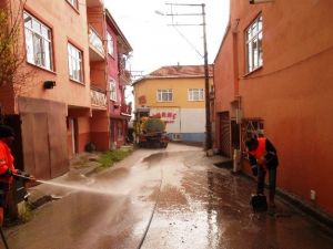 İzmit’te Mahalleler Yıkanıyor