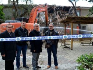 Söke’de Eski Jandarma Binası Yıkıldı
