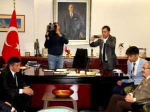 Kırgızistan’ın Osh Valisi Jenbekov’dan Başkan Büyükerşen’e Övgü: