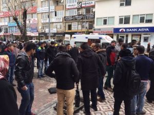 Yozgat’ta Yolda Yürüyen Kadının Üzerine Ahşap Çatı Kapağı Düştü