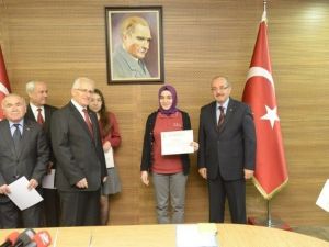 Vali Kocatepe’den TÜBİTAK’ta Dereceye Giren Öğrencilere Ödül