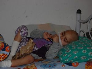 Kanser Hastası Ayşenur’a Yardım Eli Uzatıldı