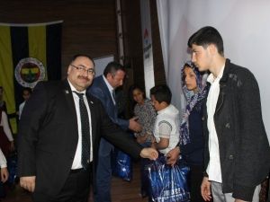 Fenerbahçe Klübü Dar Gelirli Çocuklara Forma Dağıttı