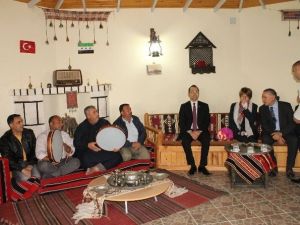AKPM Başkanı Anne Brassuer Elbeyli Konteynır Kentini Ziyaret Etti