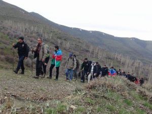 Dağa Tırmanıp Üç Dilde Polis Haftasını Kutladılar