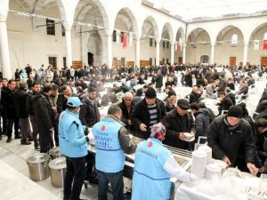Diyanet Vakfı’ndan Kocatepe Camii’nde Kutlu Doğum Aşı İkramı