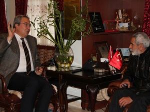 Tiyatro Sanatçısı Turgay Tanülkü, Belediye Başkanı Ünver’i Ziyaret Etti