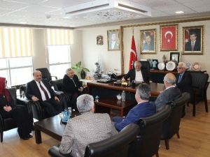 Binali Yıldırım, AK Parti İl Başkanlığı’nı Ziyaret Etti