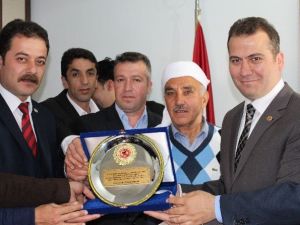 Şehit Ve Gazi Yakınlarından Öztürk’e Plaket