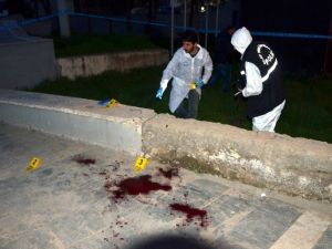 Hükümet Konağı Önünde Kafasına Ateş Etti