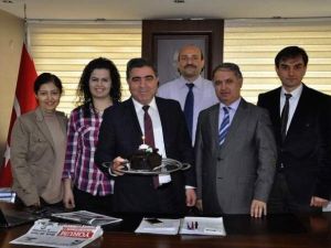 Personelden Özdemir’e Sürpriz Yaşgünü Pastası