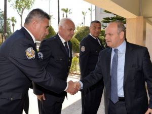Vali Çakacak, Polisleri Ziyaret Etti