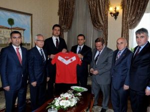 Türkiye Hokey Federasyonu Yöneticilerinden Ziyaret