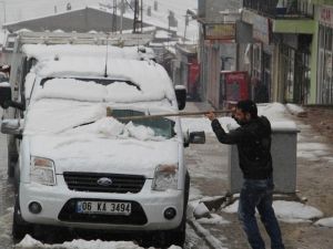 Başkale’de Kar Yağışı