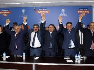 AK Parti’ler Adaylarını Bağrına Bastı