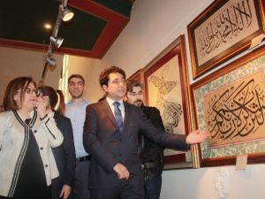 ‘Hüsn-i Hat’ Sergisi Ziyaretçileri Bekliyor