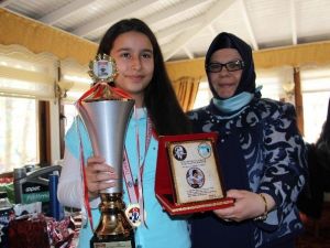 Satranç Şampiyonu Duran, Edirne’ye Transfer Oldu