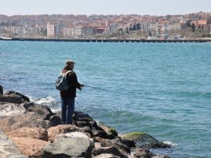 Havalar Isınınca Amatör Balıkçılar Tekirdağ Sahilinde Olta Attı