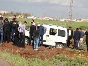 Düğün Konvoyunda Hız Yapan Araç Takla Attı: 2 Yaralı