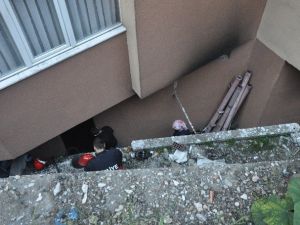 Kazan Dairesindeki Dumanlar Apartman Sakinlerini Ayağa Kaldırdı