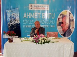 Ahmet Batu, Bandırma’da Yeni Kitaplarını İmzaladı