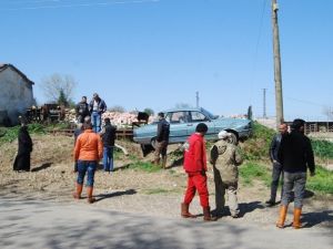 Yoldan Çıkan Otomobil Şantiye Sahasına Uçtu
