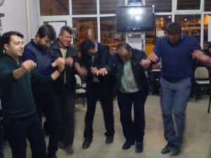 Kaymakam, Düğünde Halay Çekti Ve Harmandalı Oynadı