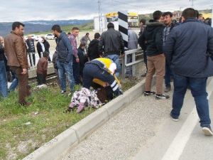 Otomobil Köprüden Uçtu: 2 Ölü