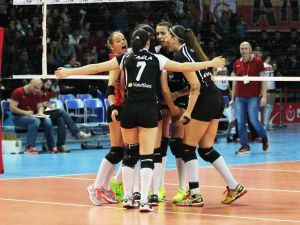 Vakıfbank Süper Kupa’da Finalde