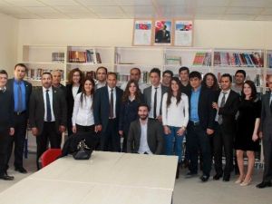 Feride Öğretmen Anısına Kütüphane