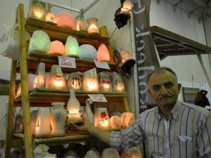 Kaya Tuzundan Lamba, Sabun Ve Yastık Üretiyor