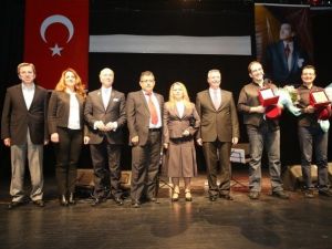 Cezaevi Çocukları İçin Sahneye Çıktılar