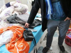 Girdiği Evden 20 Bin Lira Değerinde Altın Ve Para Çaldı