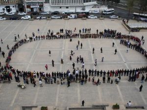Bu Halaylar ’Barış’ İçin