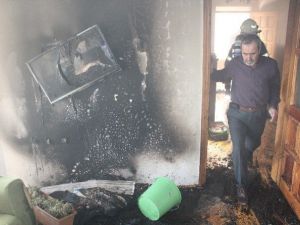 Elektrik Kontağı Evi Yaktı