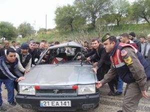 Düğün İle Cenazeye Gidenlerin Araçları Çarpıştı: 2 Ölü, 6 Yaralı