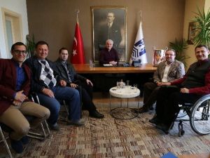 Akademisyenlerden Ve Turizmcilerden Ziyaret
