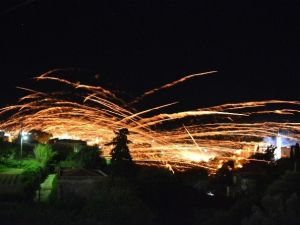 Roket Savaşı Gökyüzünü Sarıya Boyadı